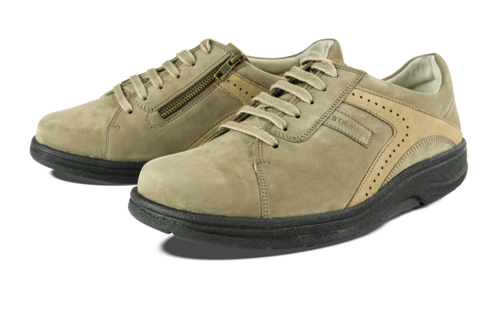 Der MALIO Nubuk Schuh in smoke+stone steht auf einem neutralen Untergrund, während sein elegantes Design und die hochwertige Verarbeitung im Fokus sind.
