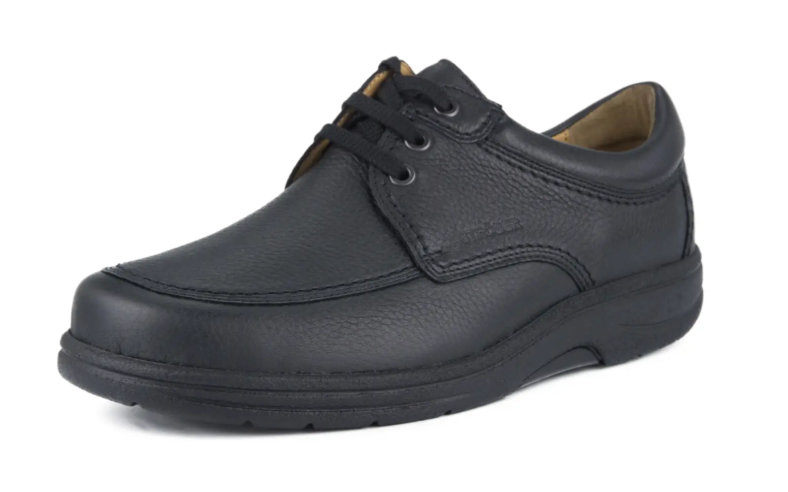 Der schwarze MAURO Hirsch Schuh in Weite K/M steht aufrecht, zeigt sein elegantes Design und die hochwertige Verarbeitung.