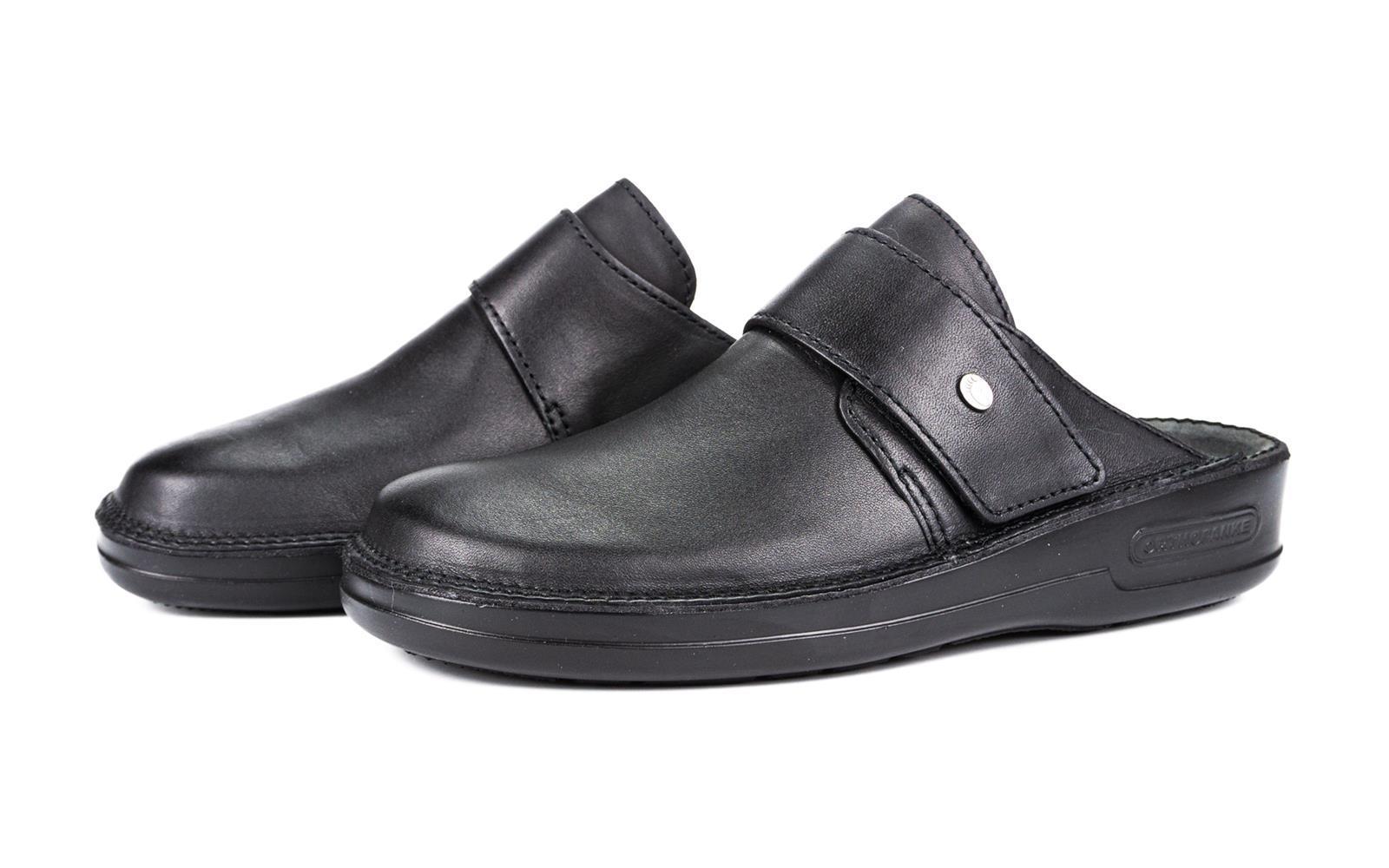 Der schwarze Nappa Schuh ANTON steht elegant auf einem hellen Untergrund, mit einem klaren Fokus auf seine geschwungene Silhouette und feine Details.