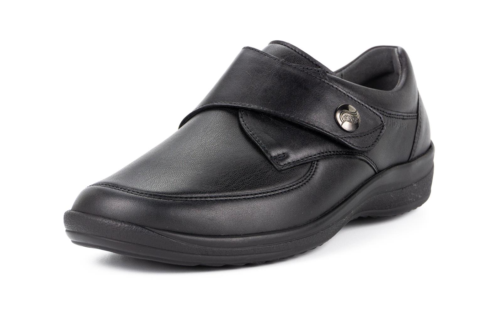 Schwarze Nappa Stretch Schuhe MURIEL in Weite K, seitlich auf einem weißen Hintergrund abgebildet. Ideal für Stil und Komfort.