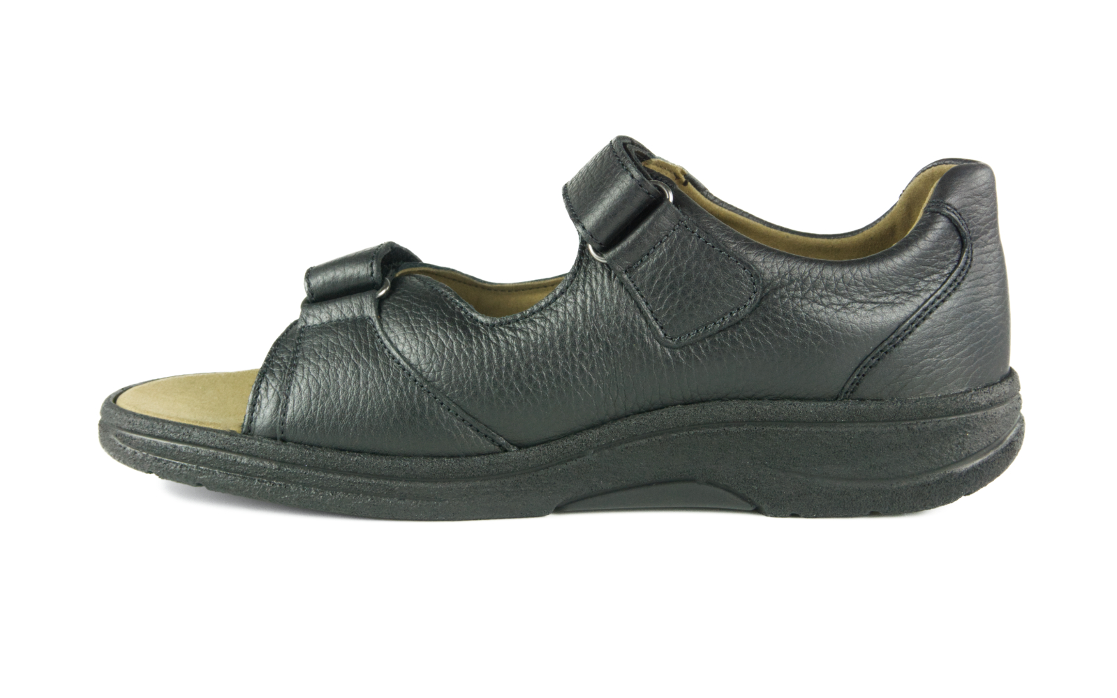 Der MIRCO SoftCalf Schuh in schwarz und espresso steht elegant auf einem hellen Untergrund, betont seine luxuriöse Lederoptik und komfortable Form.