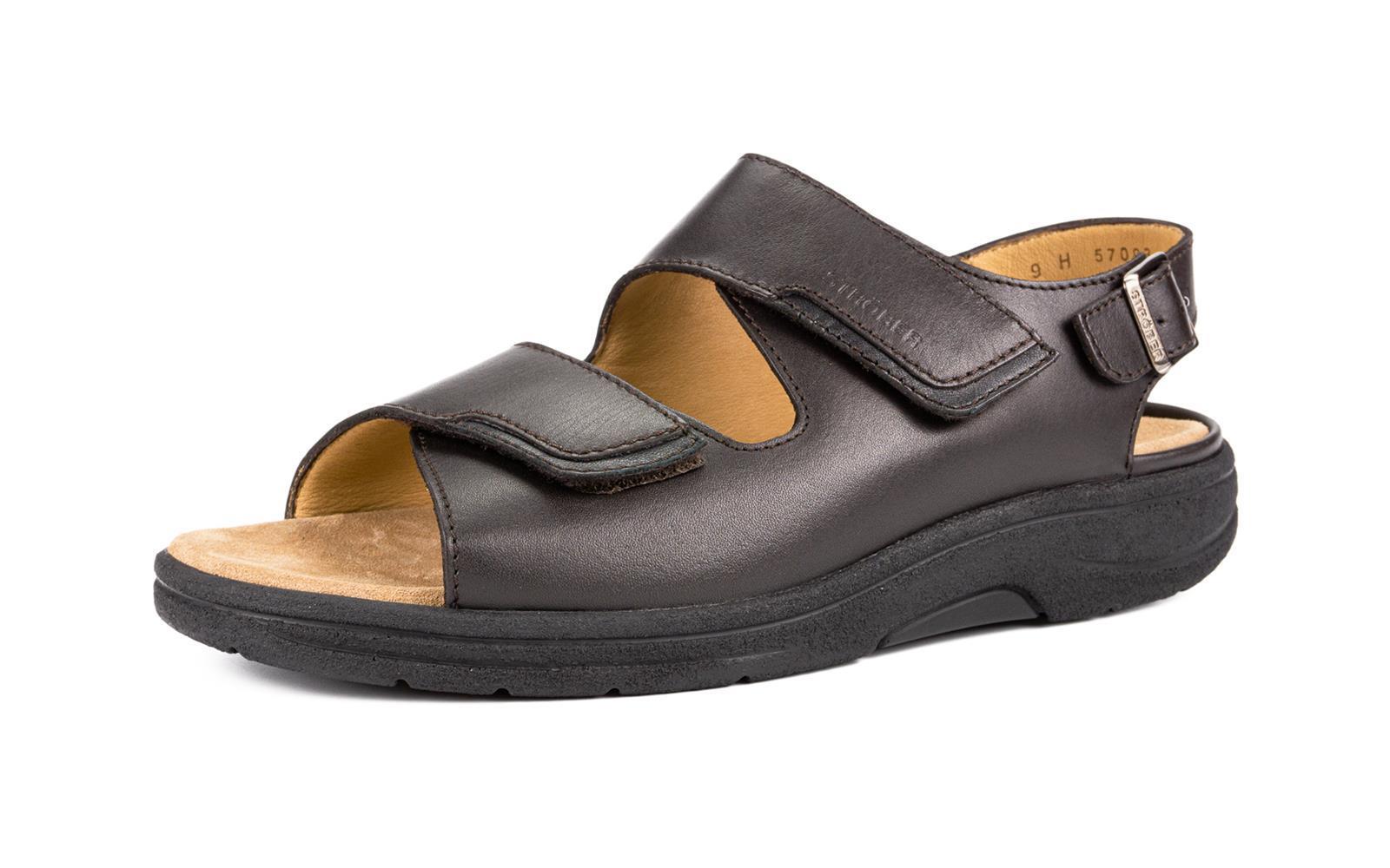 Der Schuh MICHAEL aus SportNappa in Espresso, seitlich auf einem neutralen Hintergrund platziert, zeigt seine elegante Form und hochwertige Verarbeitung.