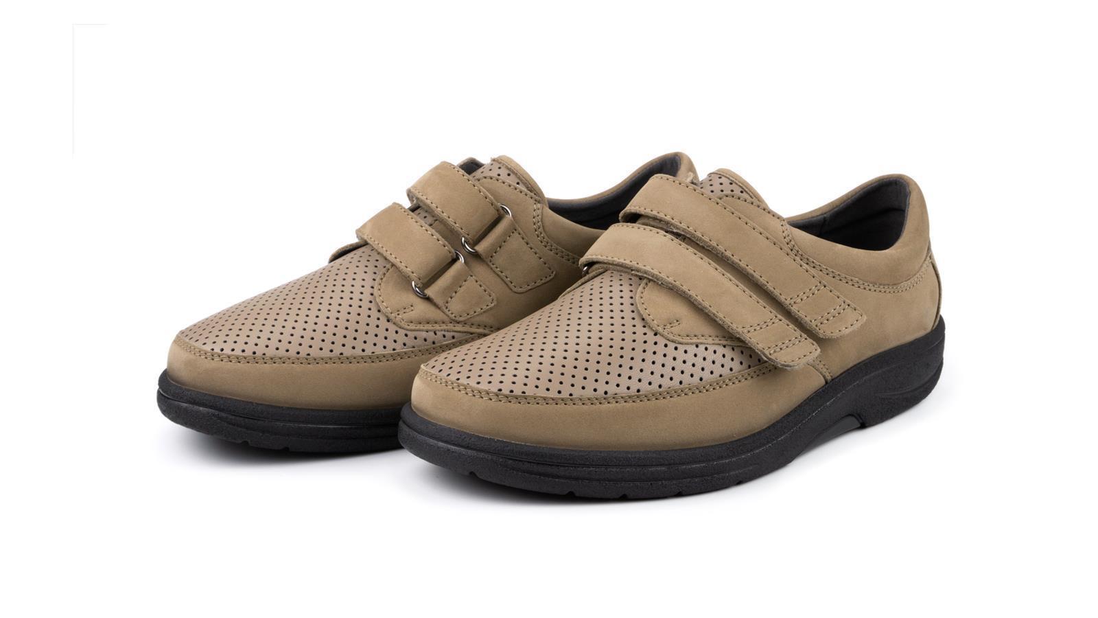 Eleganter MARCELLO Schuh aus Nubuk-StretchNappa in stone, seitlich positioniert auf einem neutralen Hintergrund.