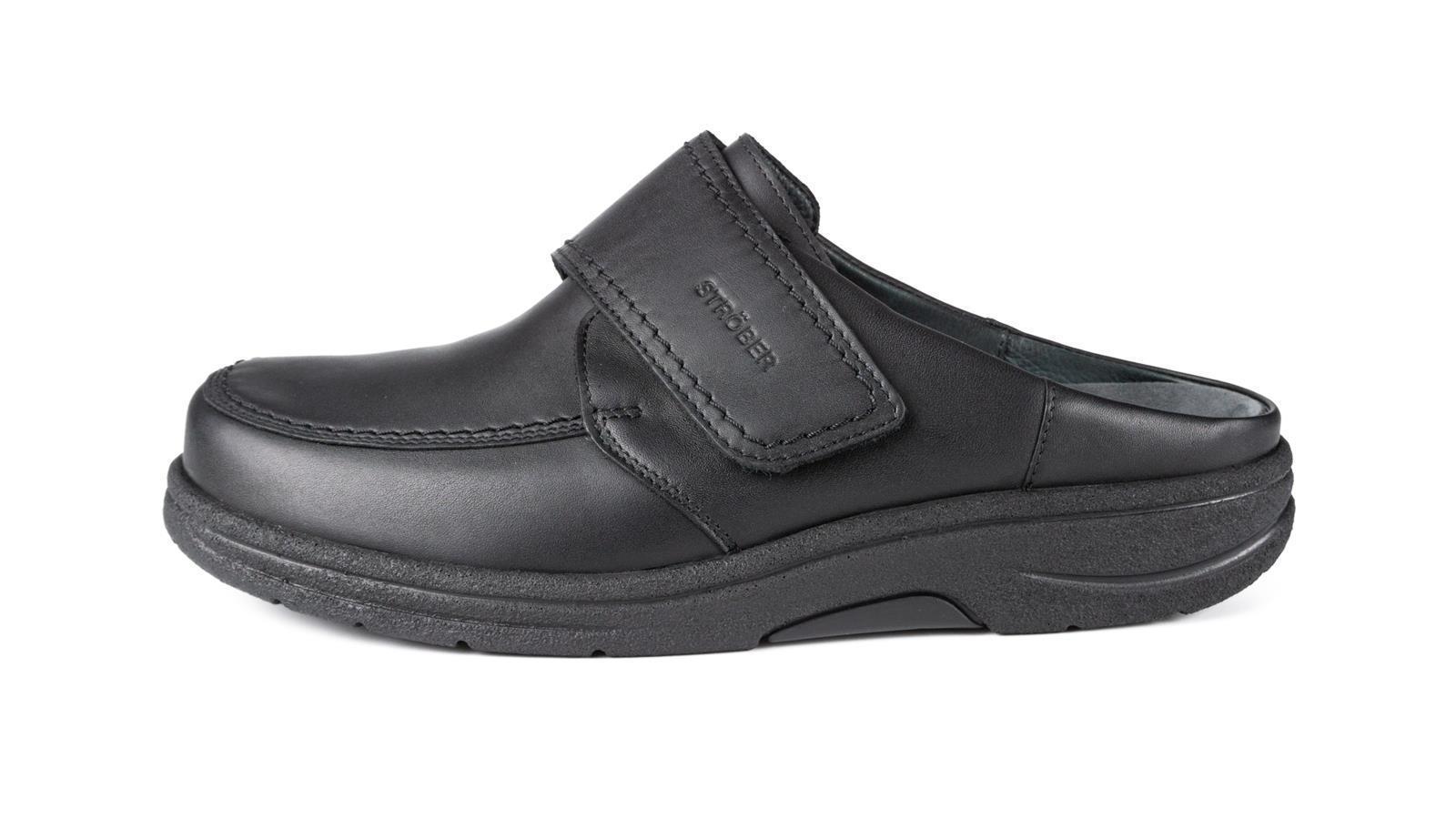 Der Schuh MOSES, SportNappa in schwarz - Weite H/J, zeigt sich in seitlicher Ansicht auf einem neutralen Hintergrund.