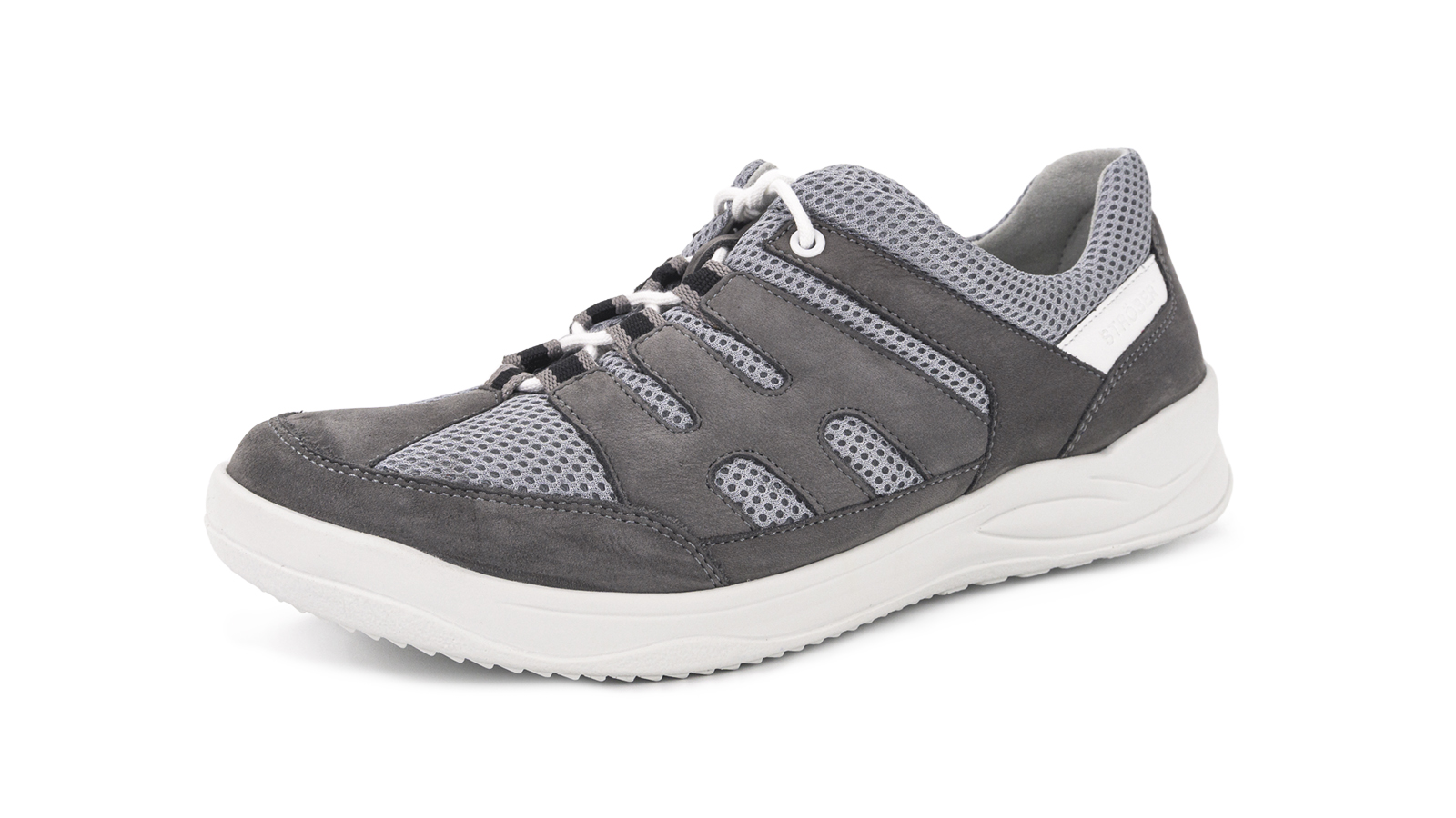 KOSIMA Schuh in grau und silber aus Nubuk-Mesh, seitliche Perspektive, auf hellem Hintergrund platziert.