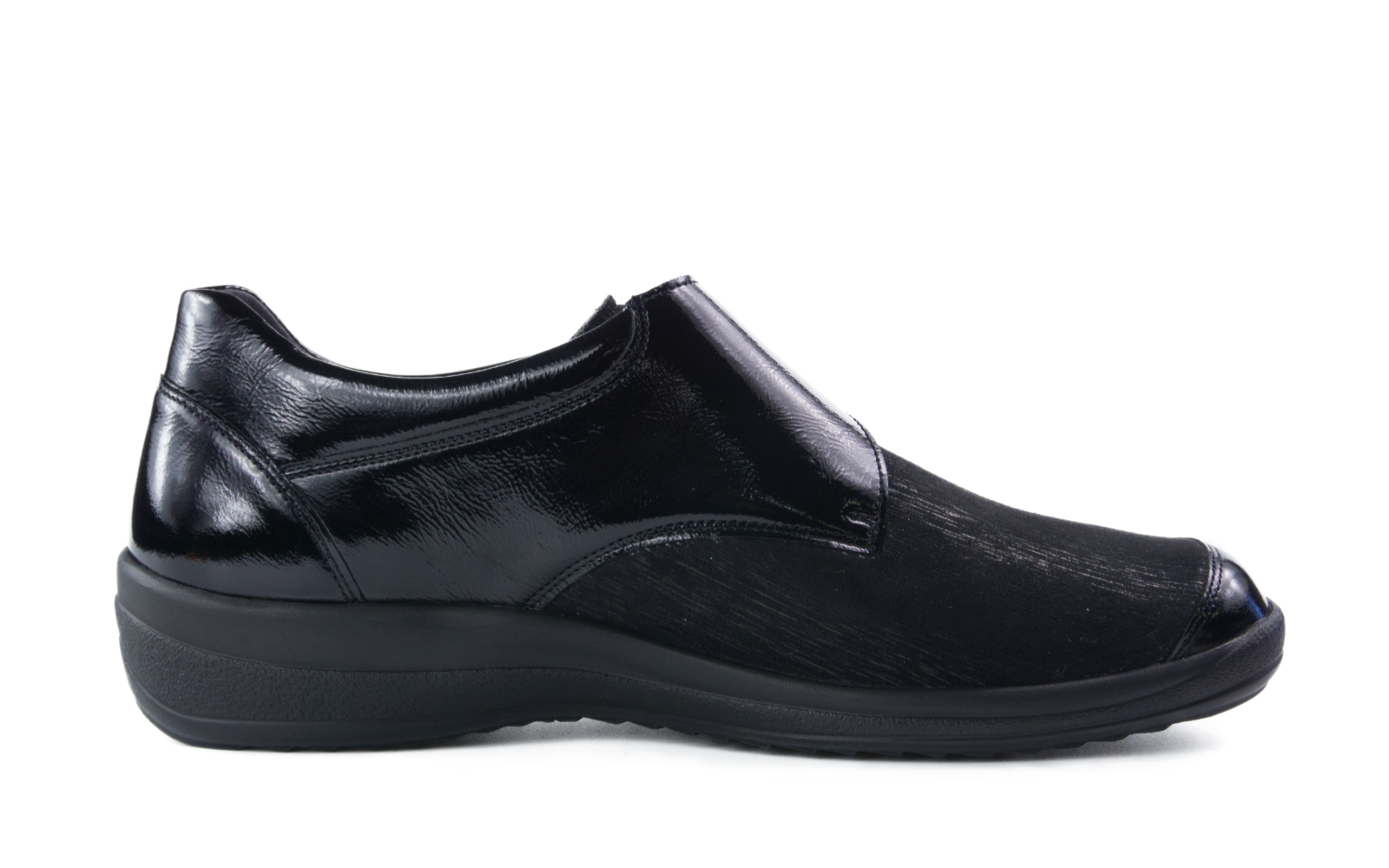 Eleganter MURIEL Lack+ Stretchvelours Schuh in schwarz, seitlich positioniert auf einem hellen Untergrund.