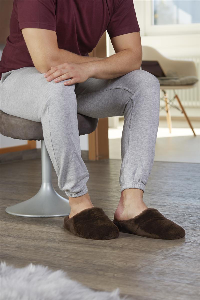 THOMAS Lammfell in dark brown, Loungepants, Sweatpants, Grau, elastische Bündchen, Hausschuhe