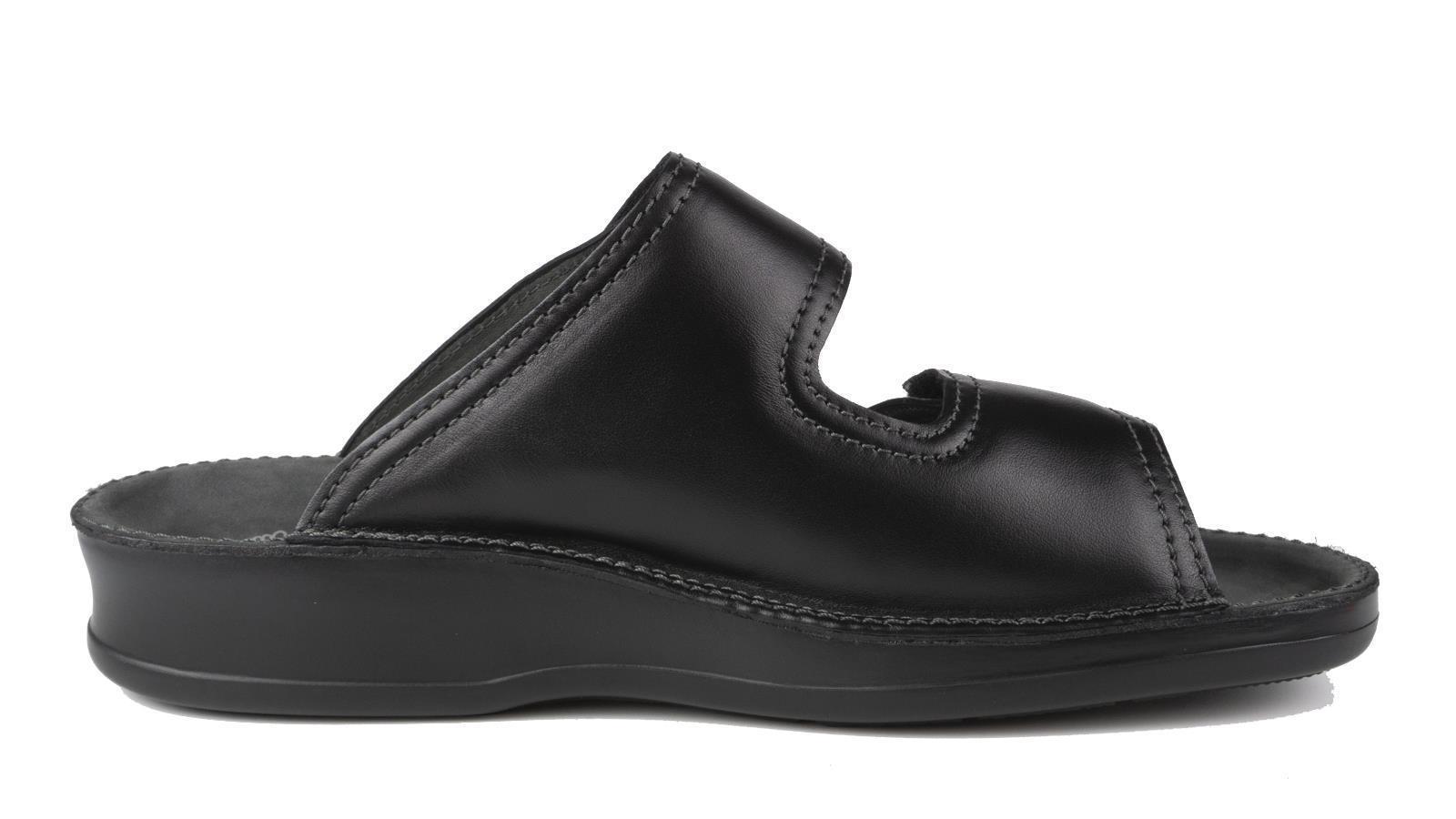 Der schwarze ANSGAR Schuh aus SportNappa steht auf einer weißen Oberfläche, seitlich und leicht schräg fotografiert.