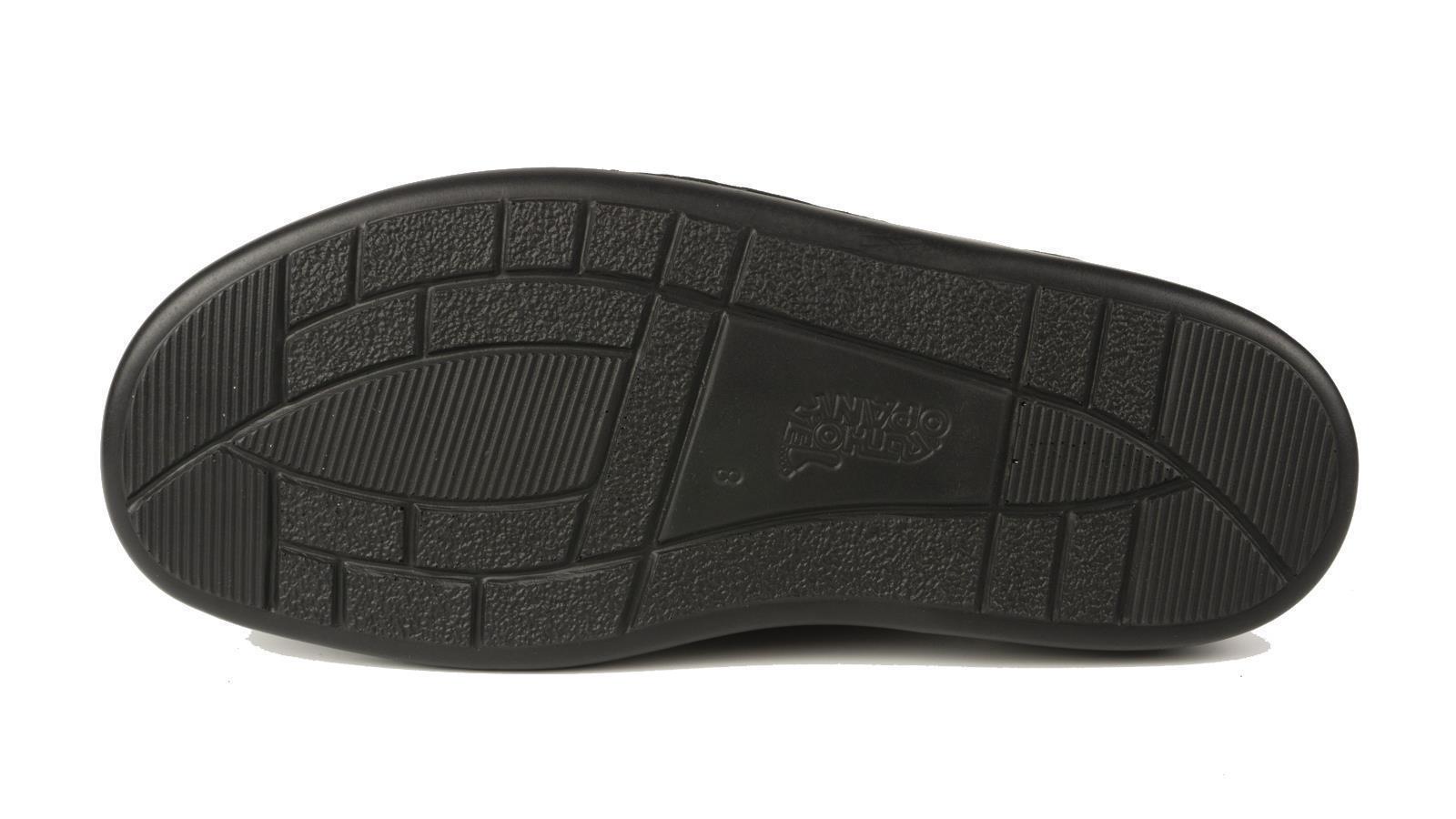 Der schwarze ANSGAR Schuh aus SportNappa, seitlich positioniert, zeigt klare Linien und ein modernes Design. Ideal für anspruchsvolle Tragebedingungen.