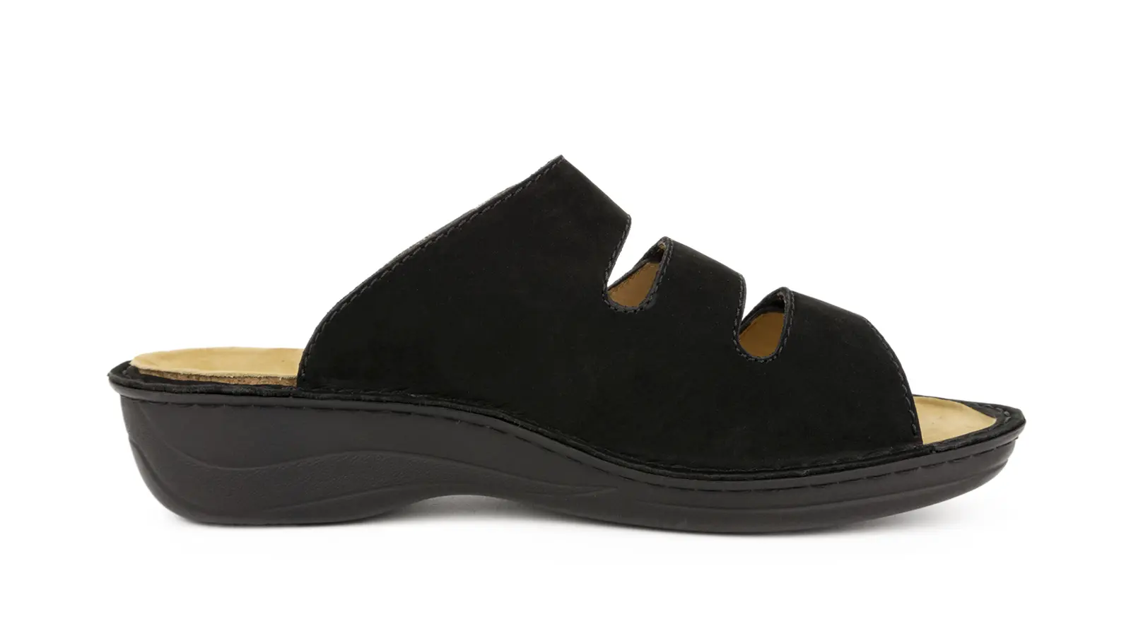 Der schwarze IRIS Schuh aus NubukVelour mit Anti-Rutsch-Pads steht auf einem weißen Hintergrund, elegant und stilvoll präsentiert.
