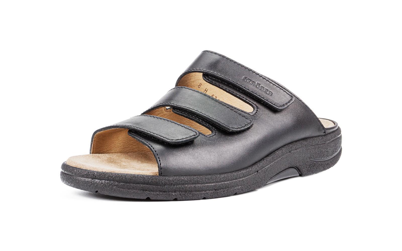 Das Bild zeigt den schwarzen SportNappa Schuh MARTIN seitlich in einer dynamischen Position, ideal für sportliche Aktivitäten.