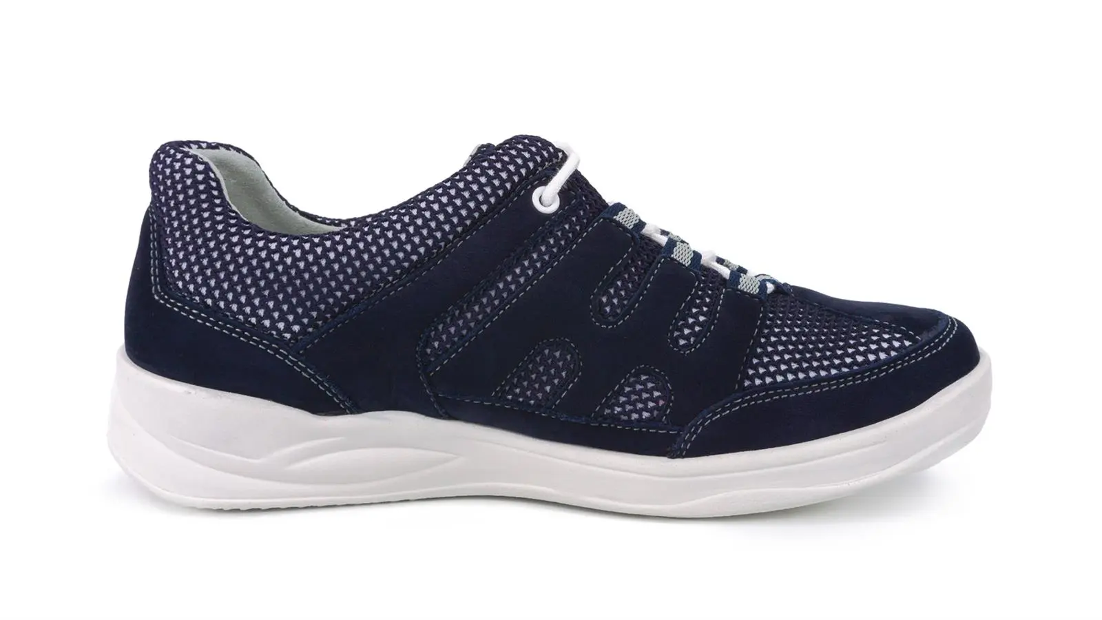 Der KOSIMA Schuh in marine, mit Nubuk-Mesh-Obermaterial, ist seitlich abgebildet und zeigt seine elegante Form und bequeme Sohle.