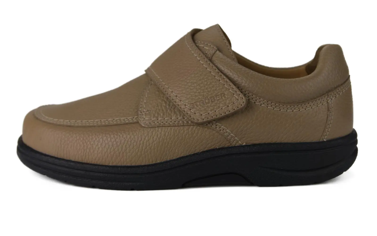 Der MAX Softcalf Schuh in kiesel mit Weite H/J steht auf einem weißen Hintergrund, der die elegante Form und das weiche Material zeigt.