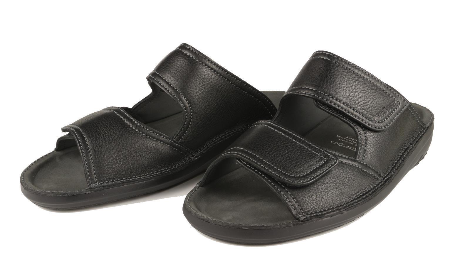 Schwarze CHRISTIAN SoftCalf Schuhe seitlich auf einem weißen Hintergrund dargestellt.