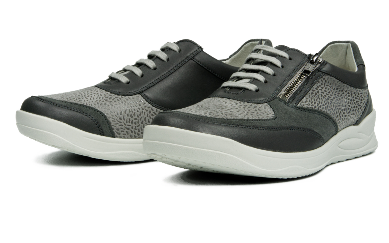 KORA Nappa +StretchDrop in graphit, elegant auf einem neutralen Hintergrund positioniert, zeigt die geschwungene Form und das hochwertige Material.