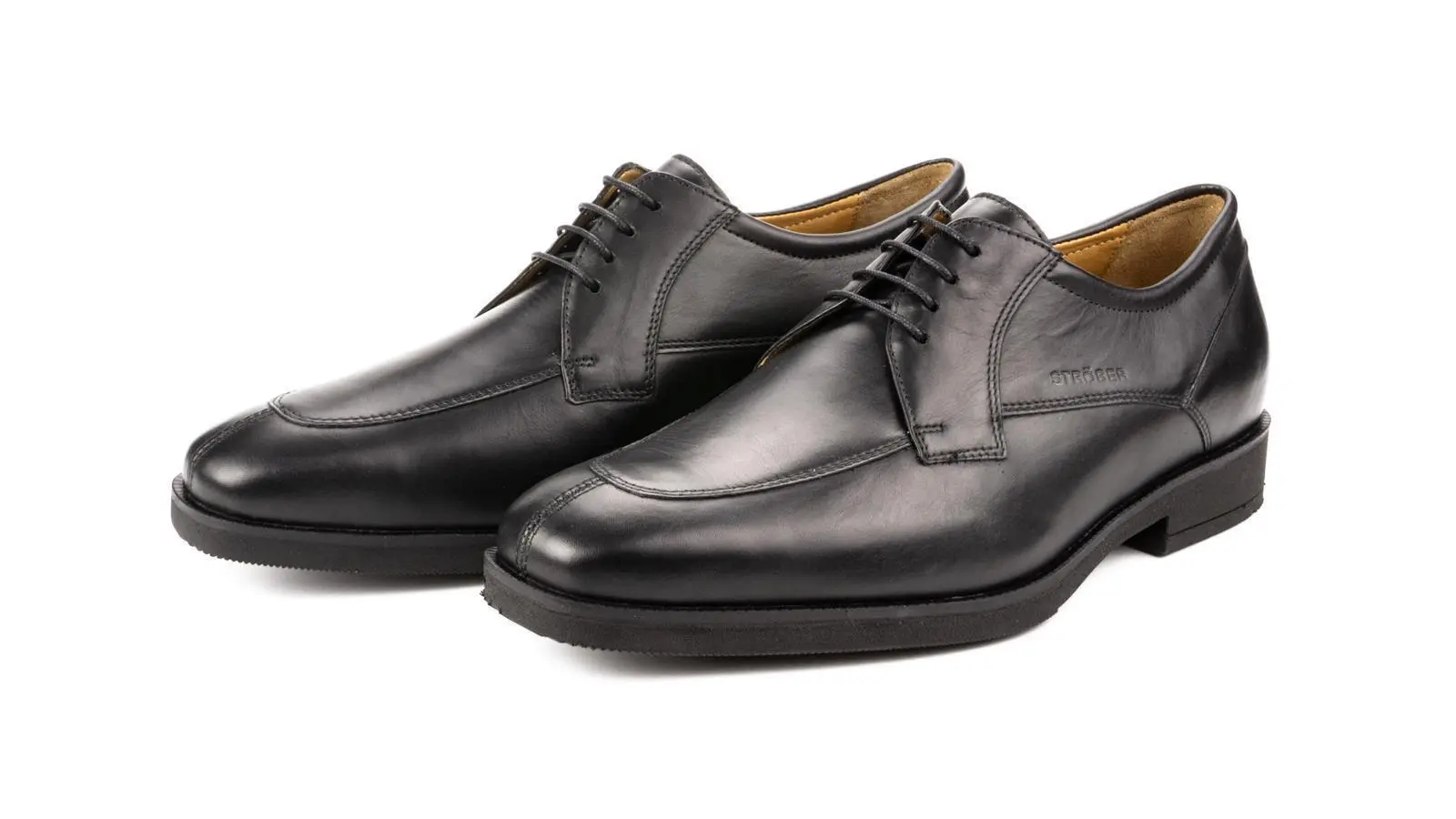 Der schwarze FELIPE Schuh aus BusinessNappa steht elegant auf einem neutralen Untergrund, perfekt für formelle Anlässe.