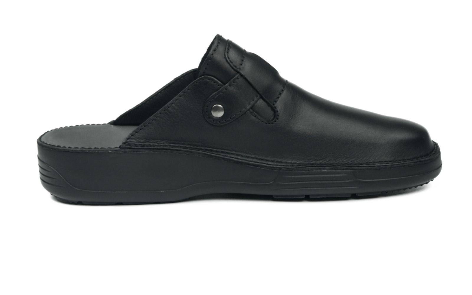 Schwarze Buffalo Schuhe BEN, elegant positioniert auf einem hellen Untergrund, bieten einen modernen Look für jeden Anlass.