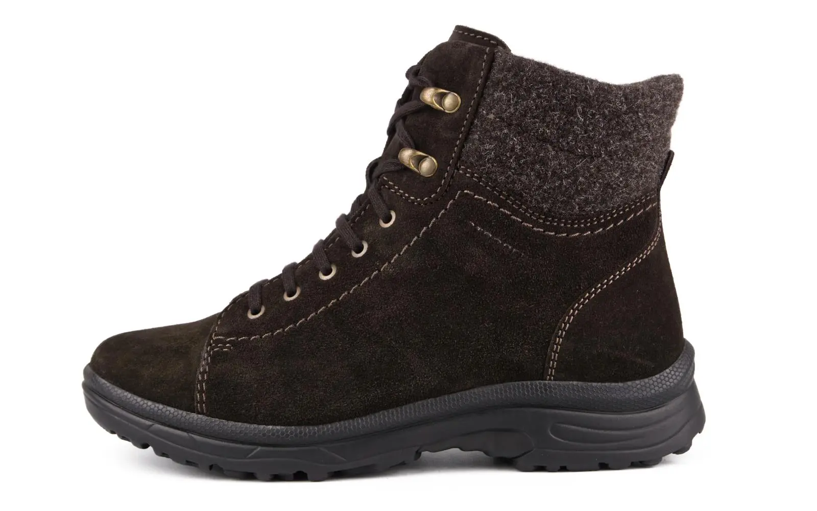 RONJA Schuhe aus FettVelourFilz in mocca mit Wollfutter, seitlich auf einem neutralen Hintergrund platziert.