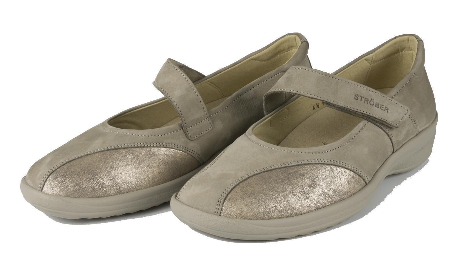 Bequemer MEGAN Schuh aus Nubuk-Stretch in kieselfarben, seitlich auf einem weißen Hintergrund positioniert.