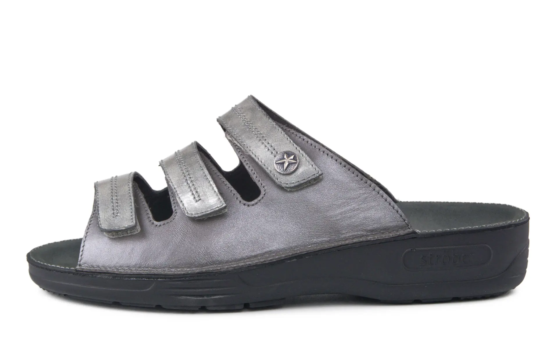 AMELIA LackPerlato Schuh in stone, elegant präsentiert mit einer glatten, glänzenden Oberfläche auf hellem Hintergrund.