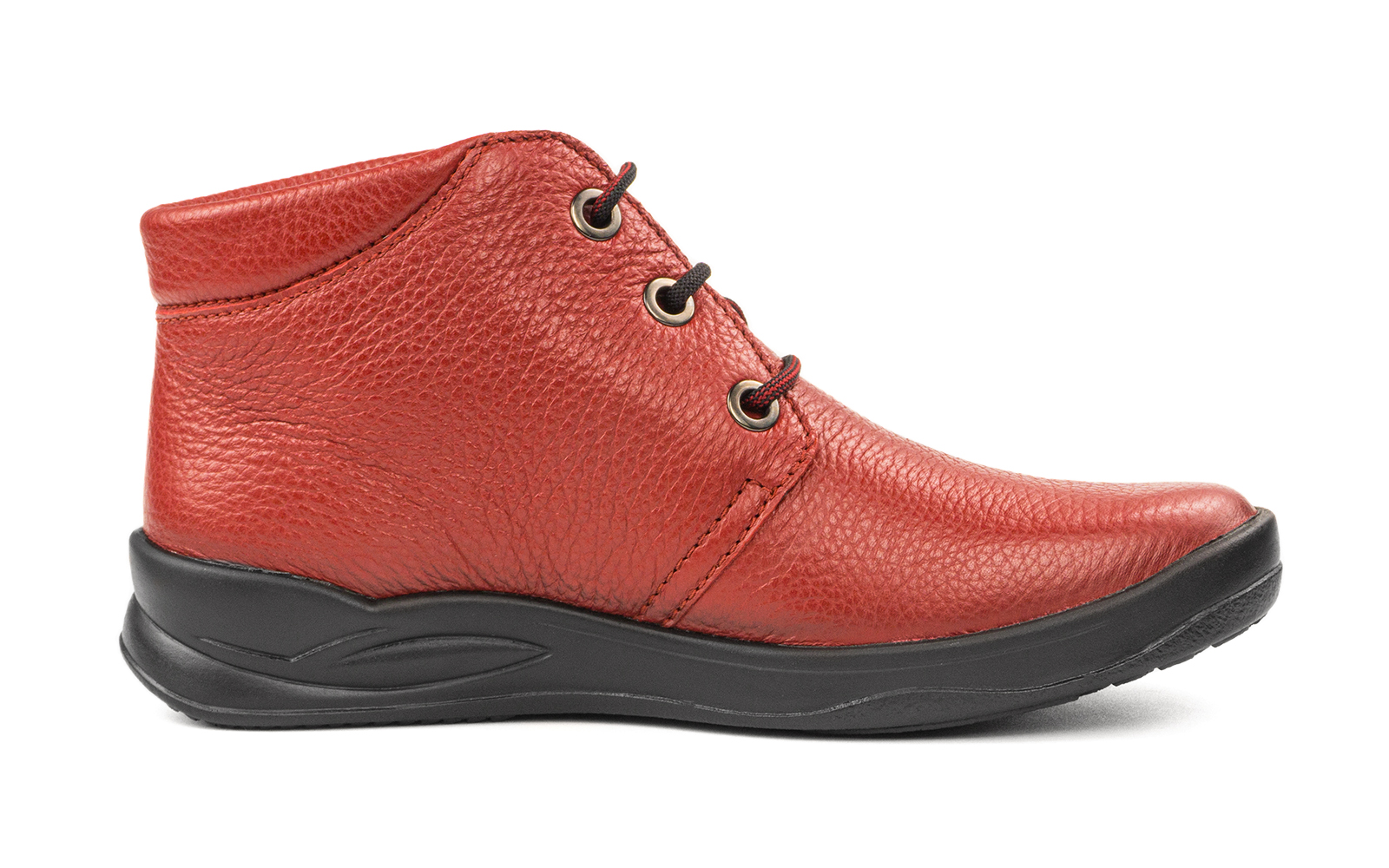 Der Schuh KALINA Hirsch + Nappa in vino + schwarz steht auf einem hellen Untergrund und zeigt seine elegante Form und Farbkombination.
