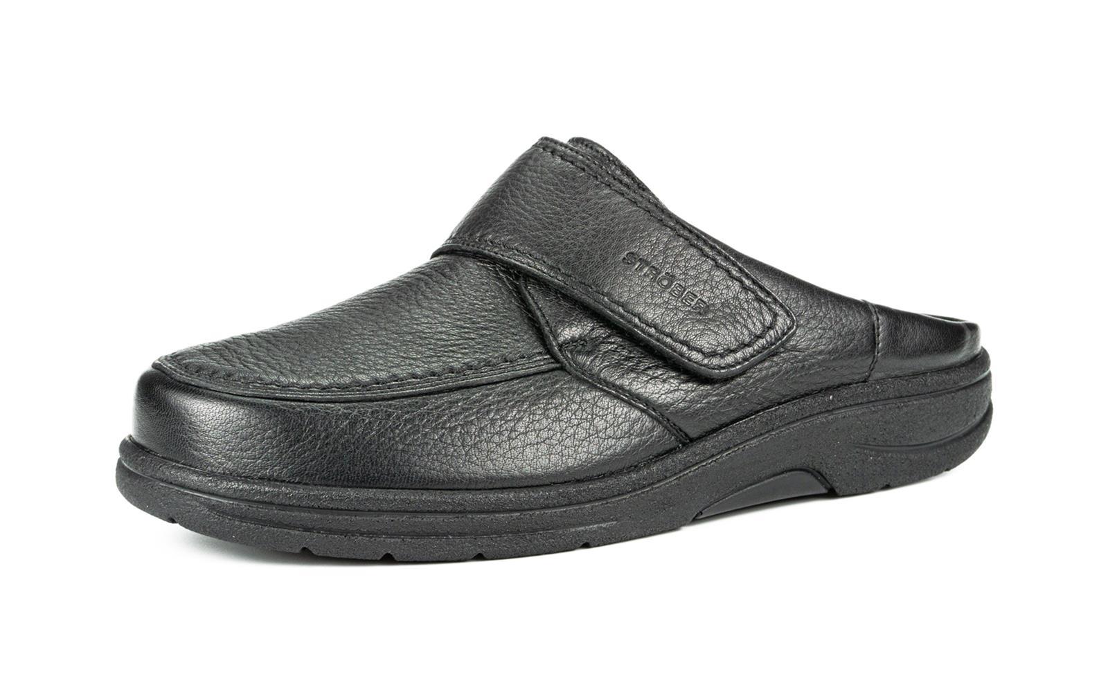 Ein schwarzer MOSES Schuh aus Hirschleder, elegant und komfortabel, mit einer seitlichen Ansicht, die die hochwertige Verarbeitung zeigt.