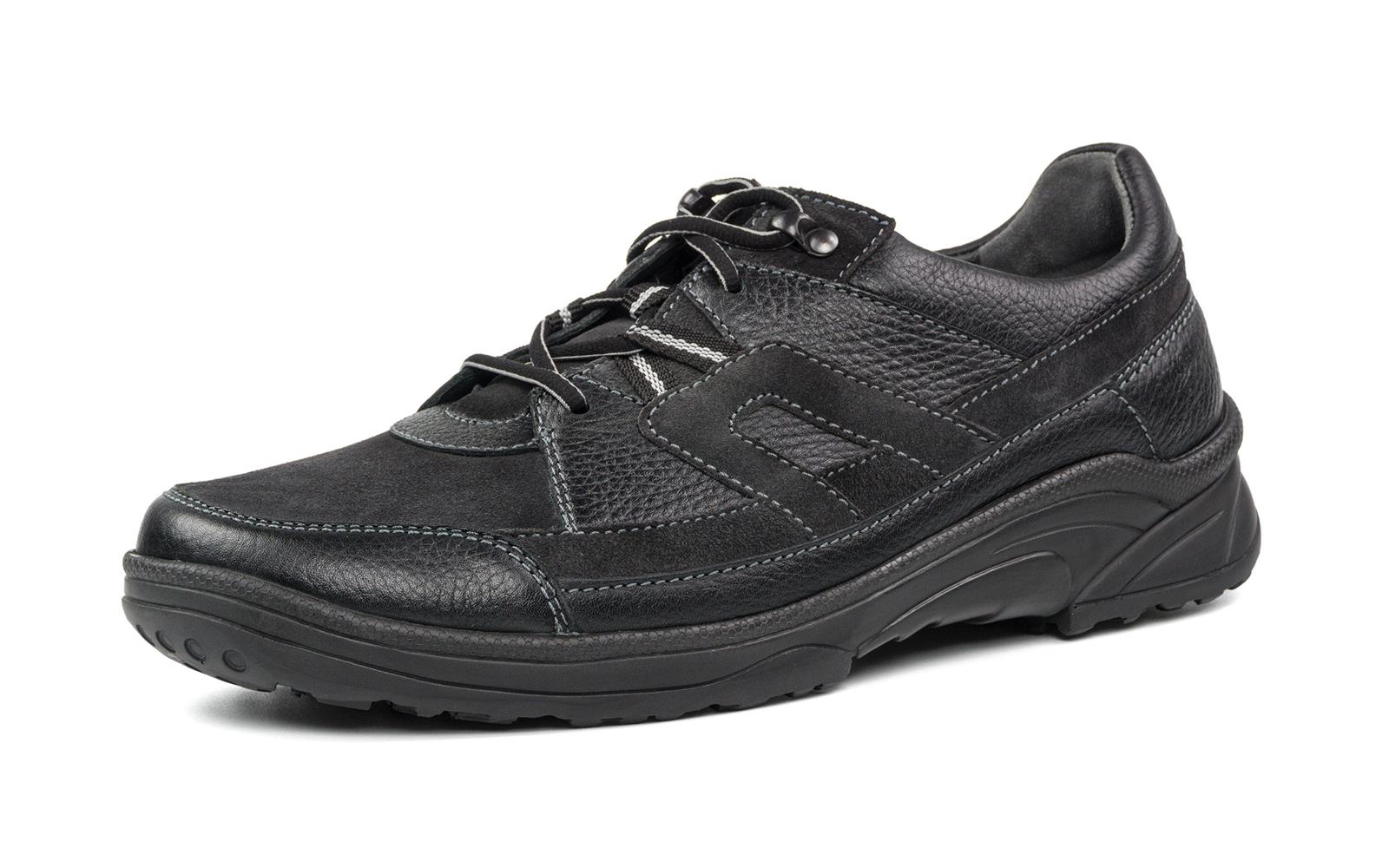 Schwarze SAMSON Velours Schuhe mit einem eleganten Design, seitlich auf einem neutralen Untergrund positioniert.