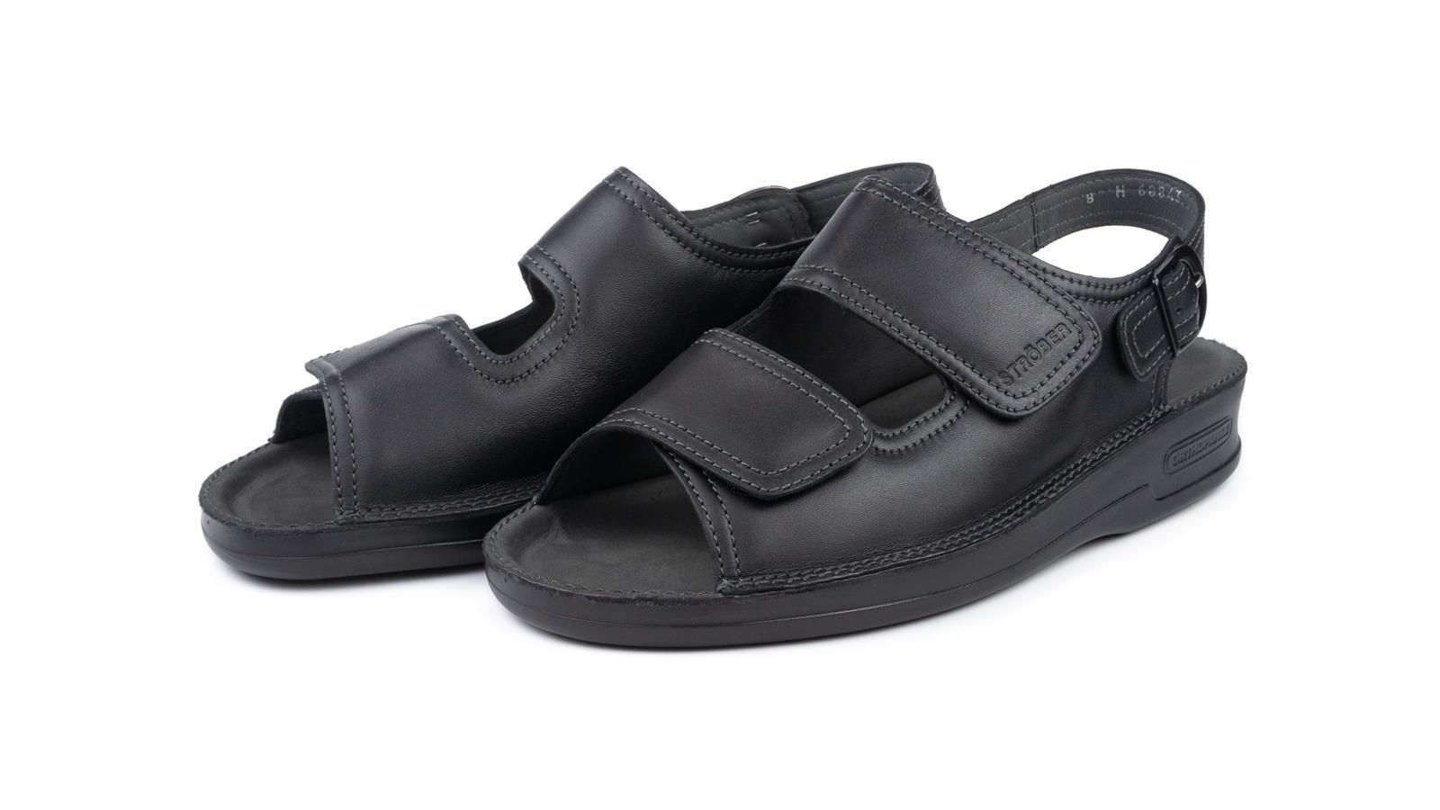 Schwarze ADRIAN SportNappa Schuhe auf weißem Hintergrund, seitlich betrachtet, mit einem eleganten und sportlichen Design.