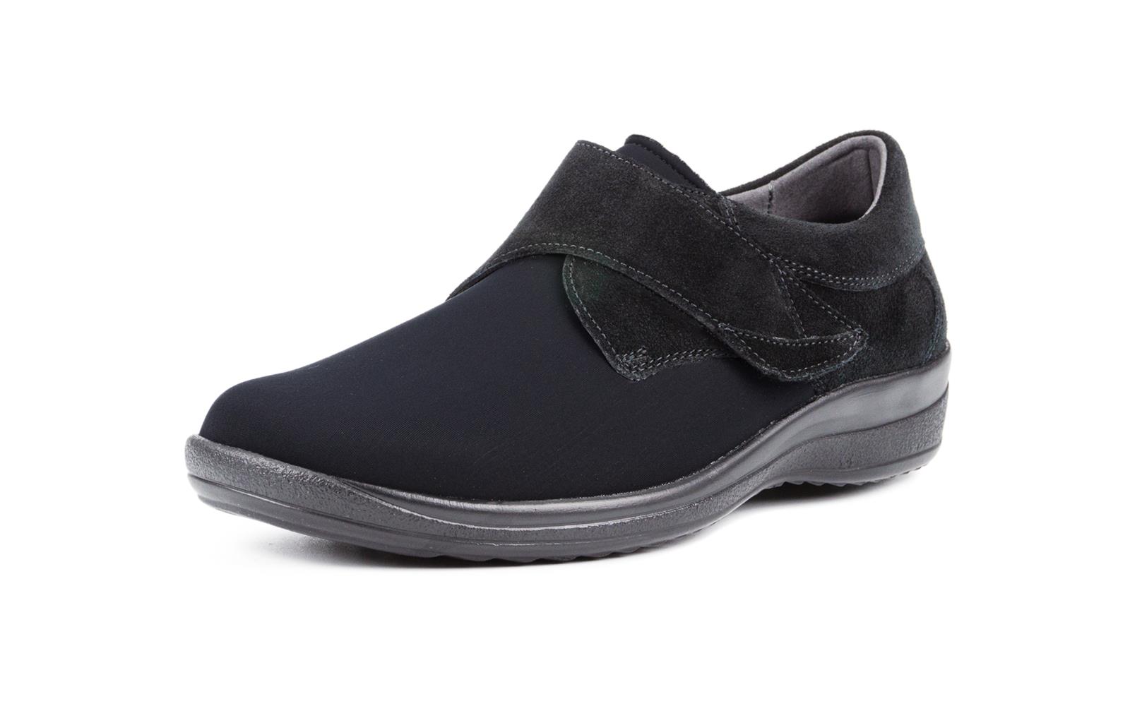 Schwarze MARINA Schuhe aus Neopren Velour in Weite H, elegant positioniert auf einem neutralen Hintergrund.