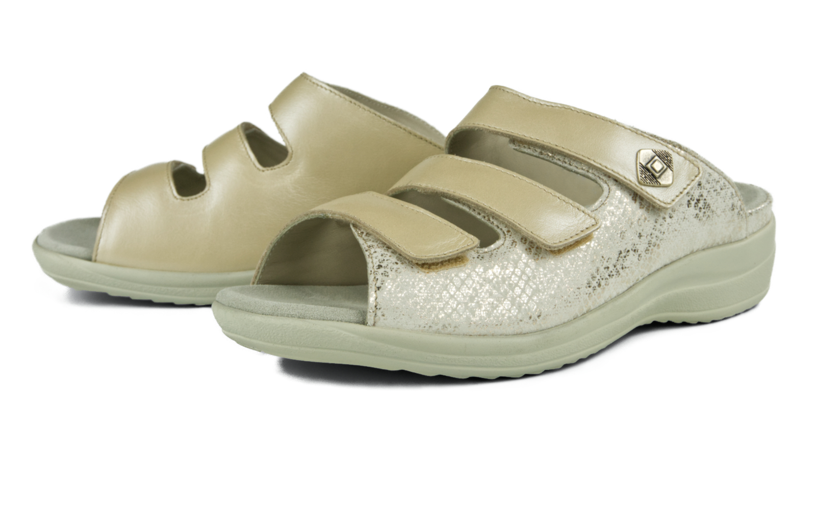 Schuhe HELENA Perlato+LammVelour in puder+porzellan, seitliche Ansicht auf weißem Hintergrund, elegant und bequem.