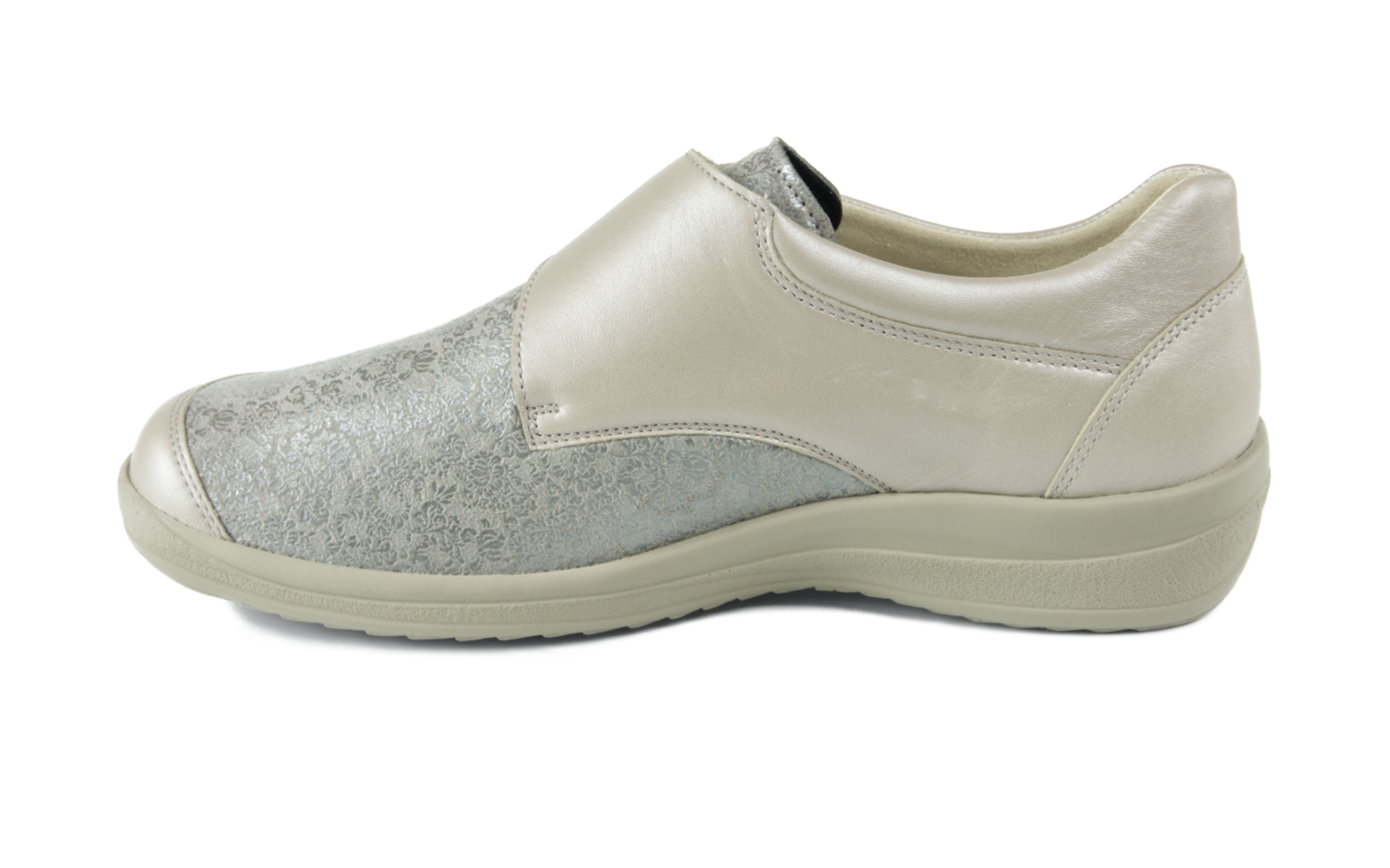 Der Schuh MURIEL SportNappa+StretchFlower in Distel zeigt eine elegante Kombination aus sportlichem Design und floralem Stretchmaterial.
