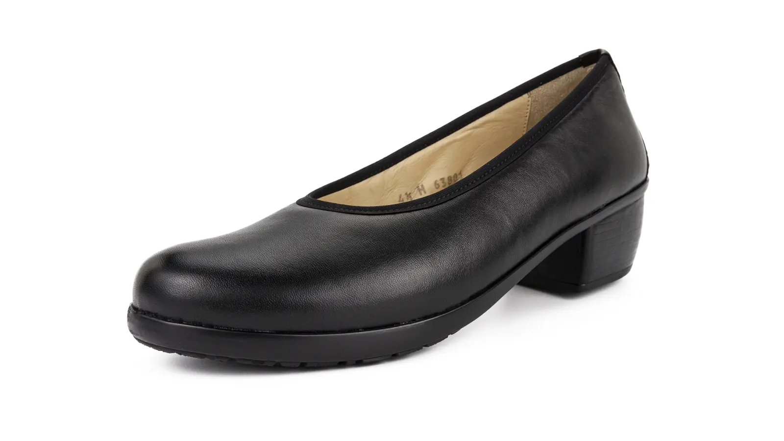 Der schwarze JASMIN Schuh aus LammNappa ist elegant auf einem weißen Hintergrund positioniert und zeigt seine geschwungene Form.