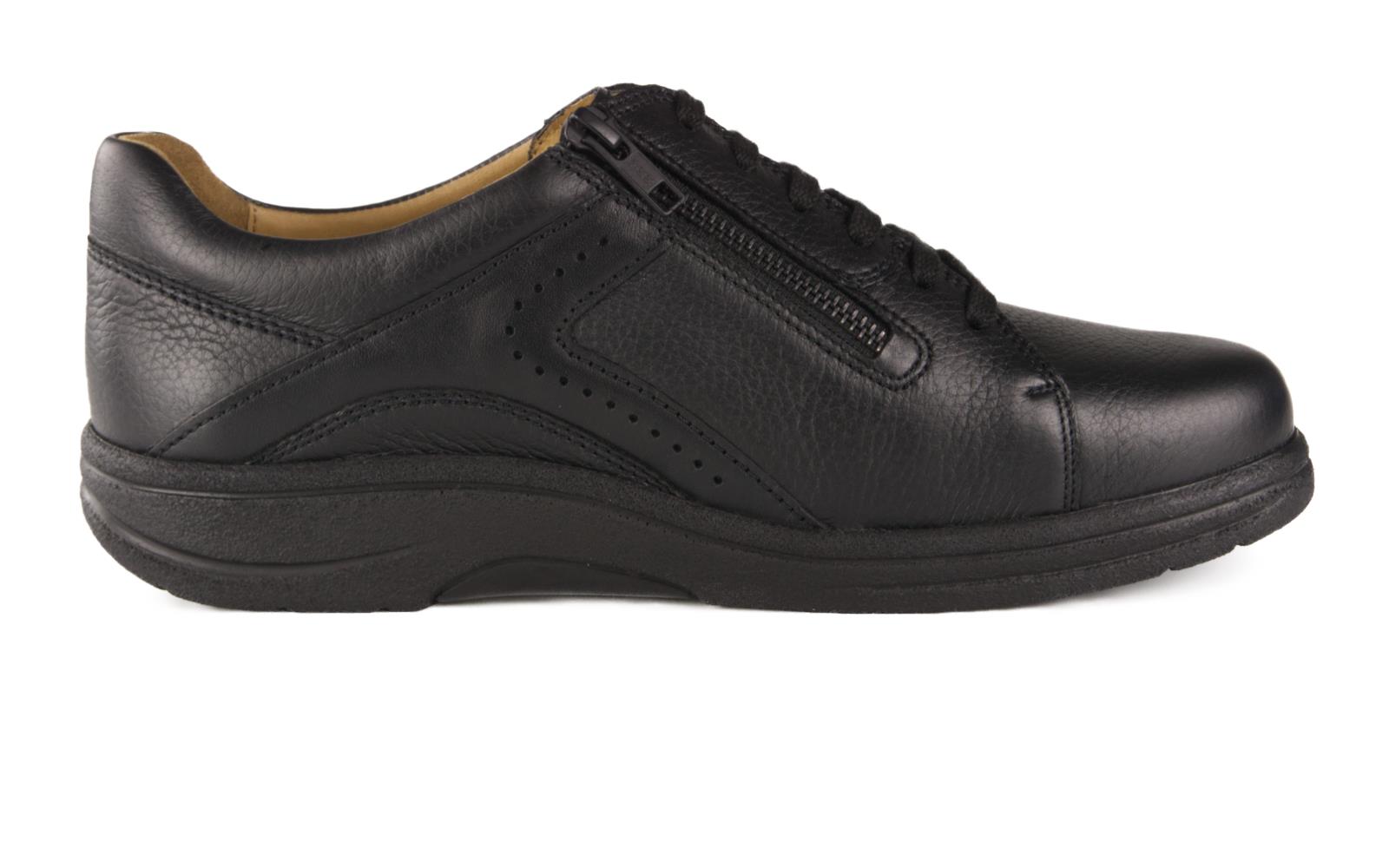 MALIO Hirsch + Nappa in schwarz, seitlich auf einem weißen Hintergrund präsentiert, zeigt die hochwertige Verarbeitung und zeitloses Design.