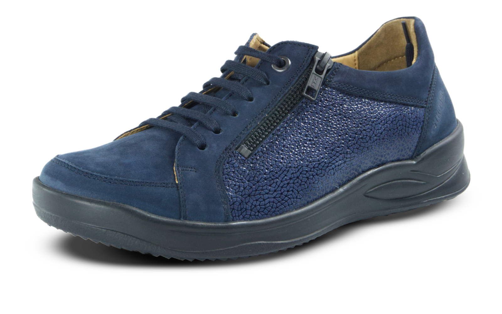 KORDULA Nubuk+LammVelourLeave in marine, seitliche Ansicht auf einem hellen Untergrund, mit feinen Details und weichem Material.