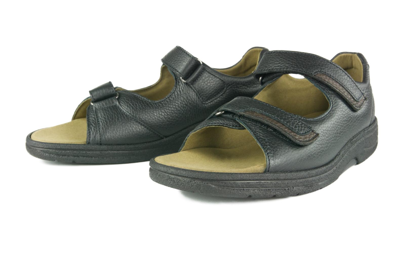 MIRCO SoftCalf in Schwarz und Espresso, elegant auf einem weißen Hintergrund positioniert, mit weichem Leder und moderner Silhouette.