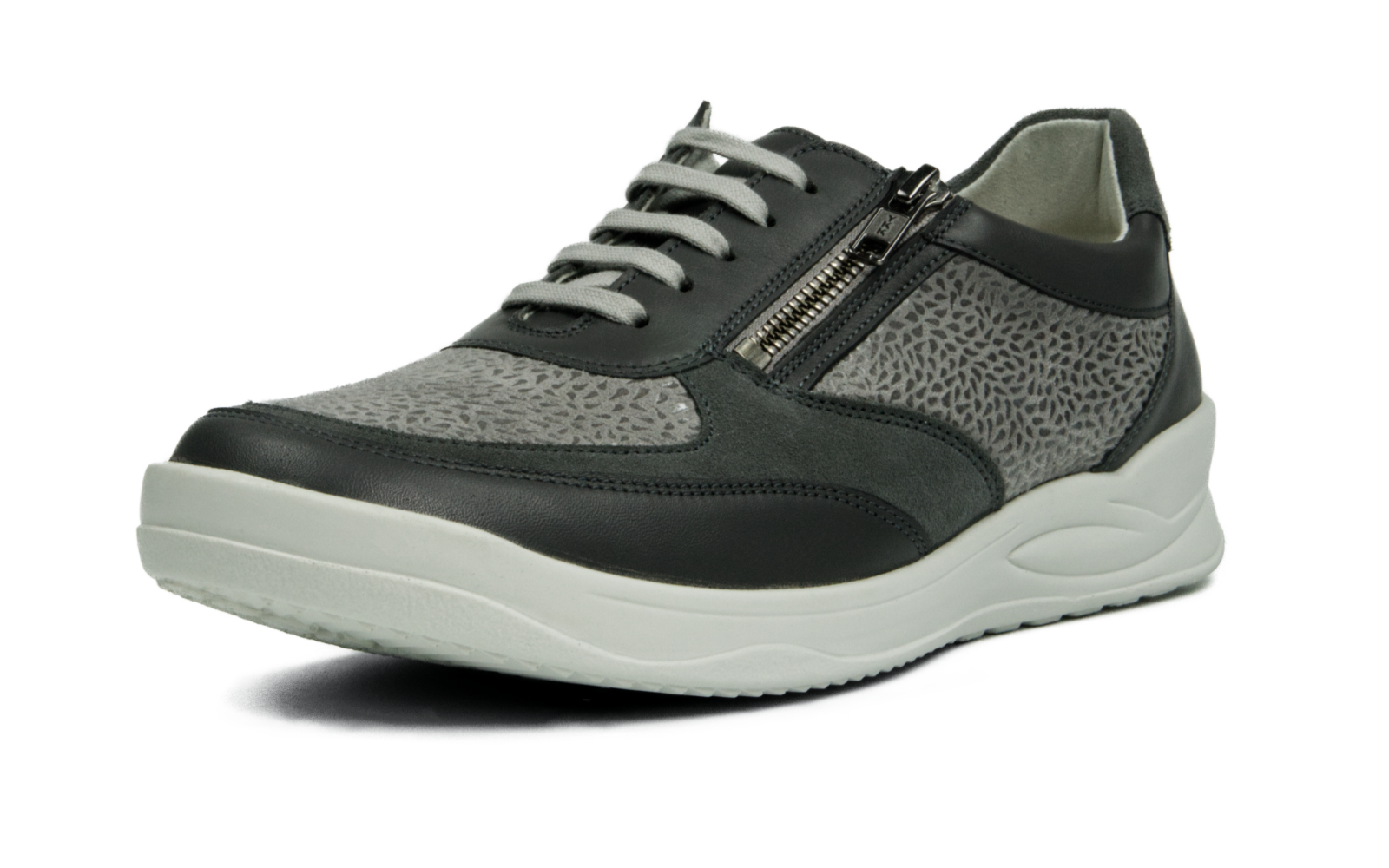 KORA Nappa +StretchDrop in graphit, seitlich auf einem hellen Untergrund präsentiert, zeigt das elegante Design und die komfortable Passform.