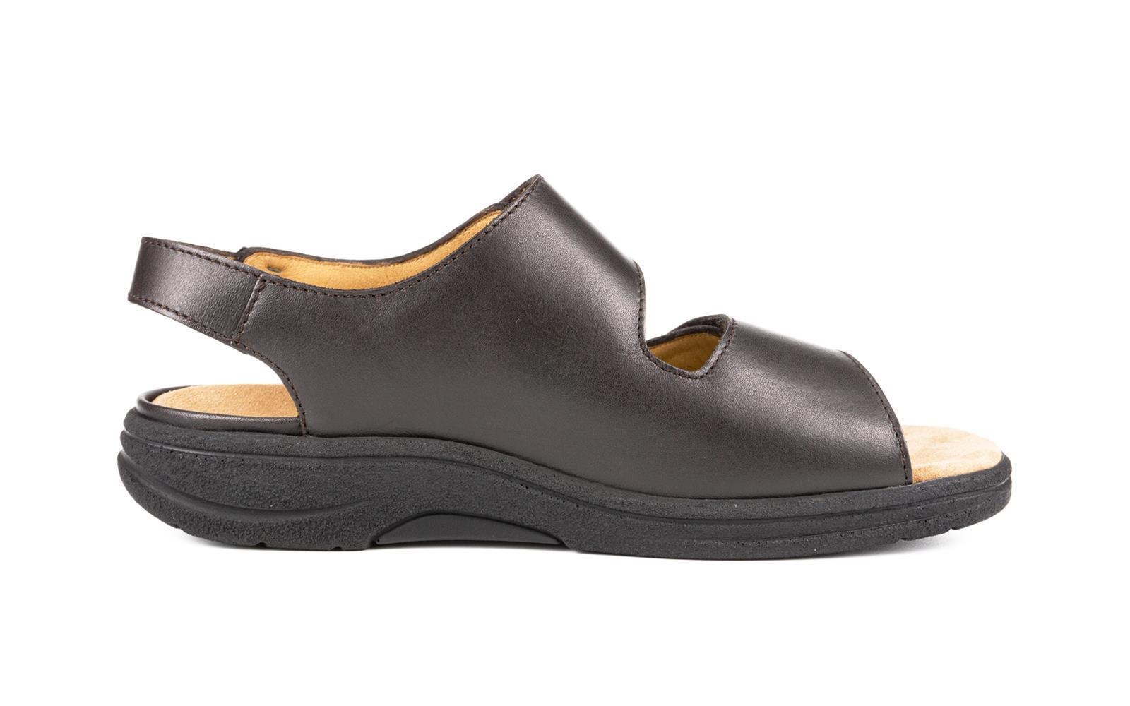 Braune MICHAEL SportNappa-Schuhe in Espresso-Optik, seitlich auf einem weißen Untergrund positioniert.