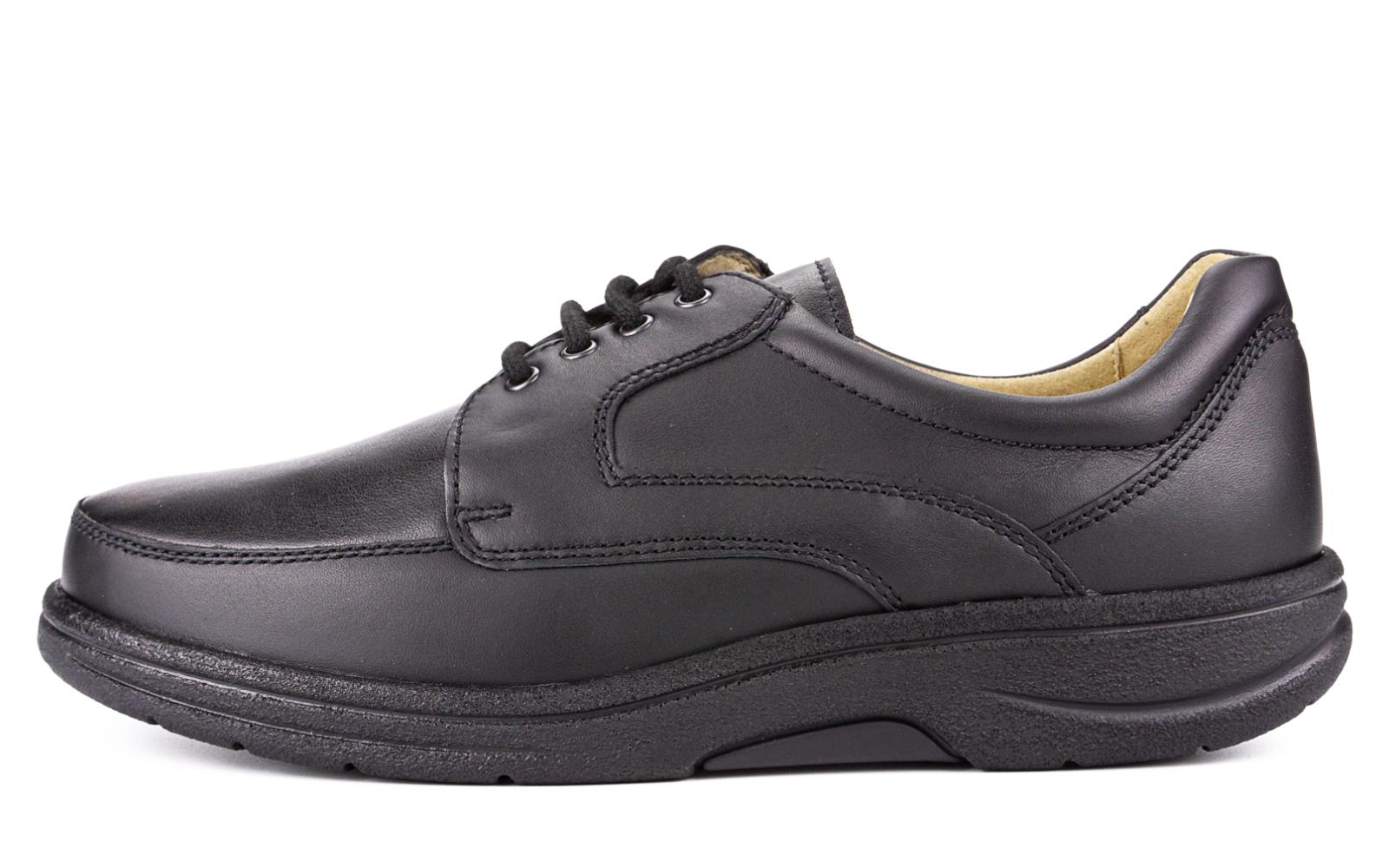 Schwarze MAGNUS SportNappa + StretchNappa Schuhe, elegant seitlich präsentiert, ideal für sportliche Aktivitäten und stylishen Komfort.