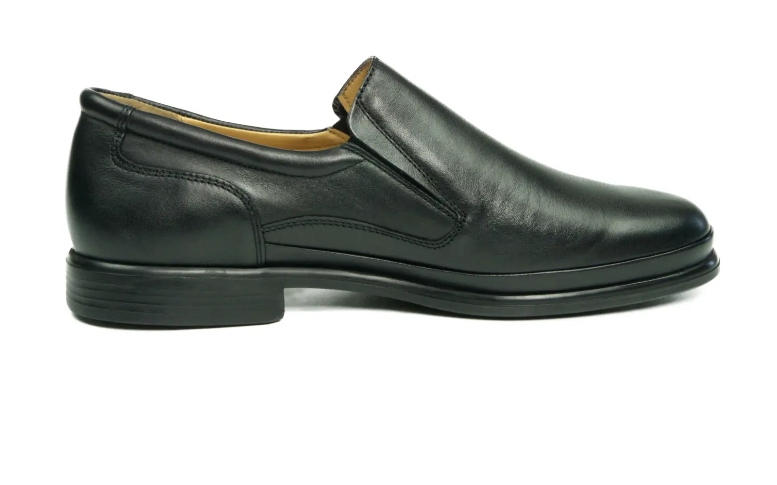 Schwarze ERICH Nappa Schuhe auf einem weißen Hintergrund, elegant und stilvoll präsentiert.