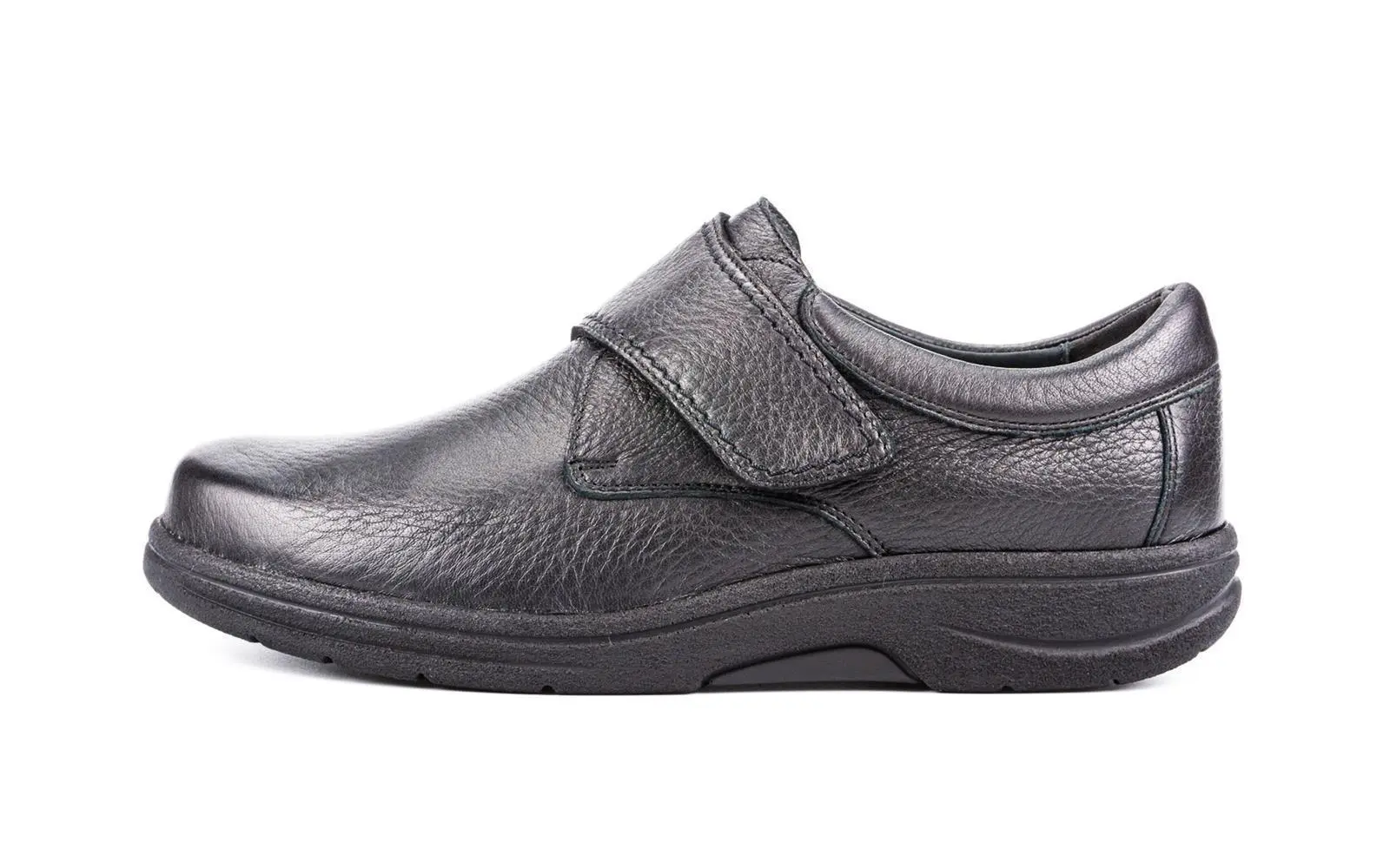 Schwarze MARLON Schuhe aus Hirschleder, elegant und komfortabel, auf einem hellen Untergrund positioniert. Ideal für stilvolle Anlässe.