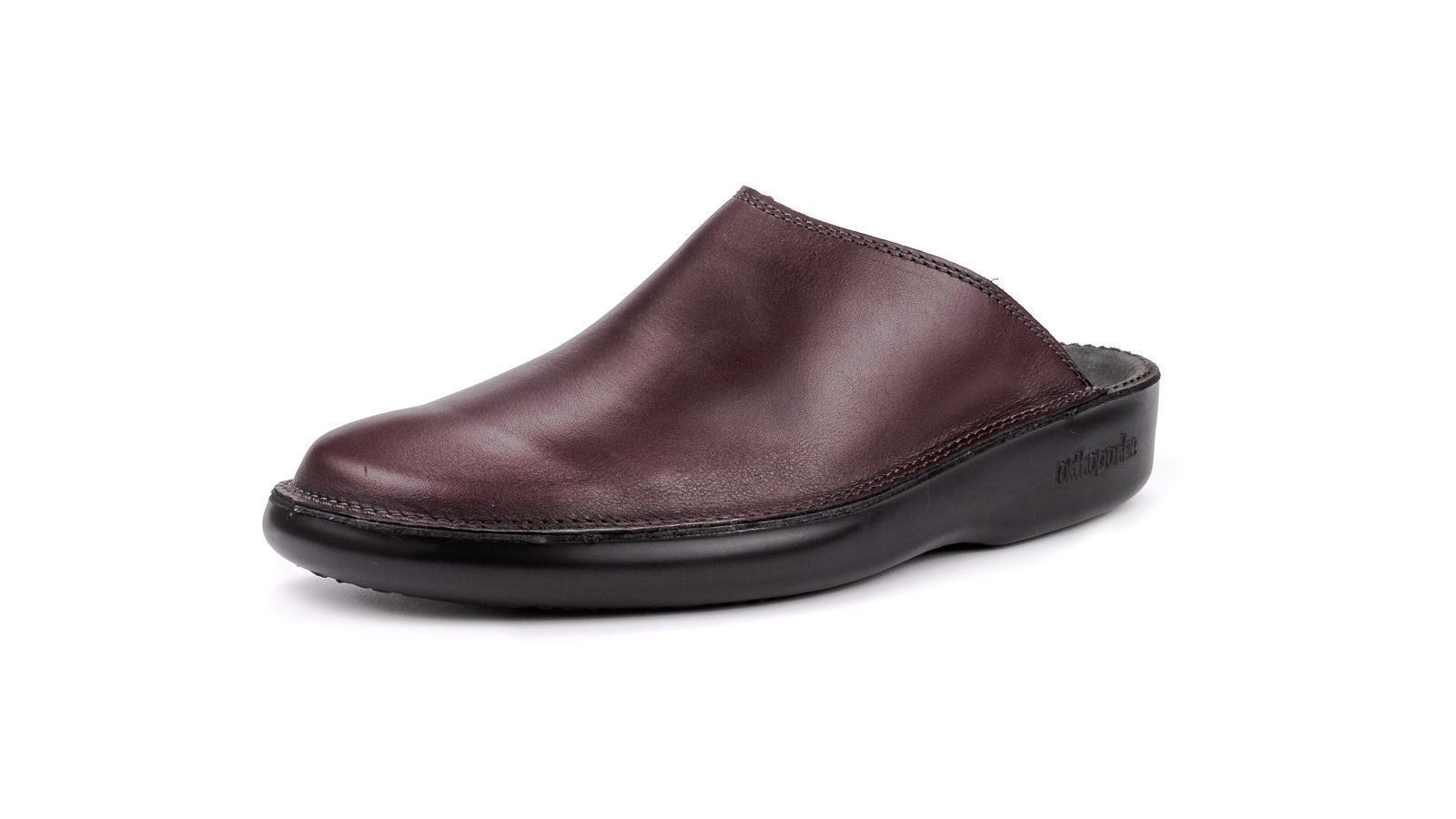 Schuh ADAM von Buffalo in bordeaux, elegant von der Seite präsentiert, auf einem neutralen Hintergrund.