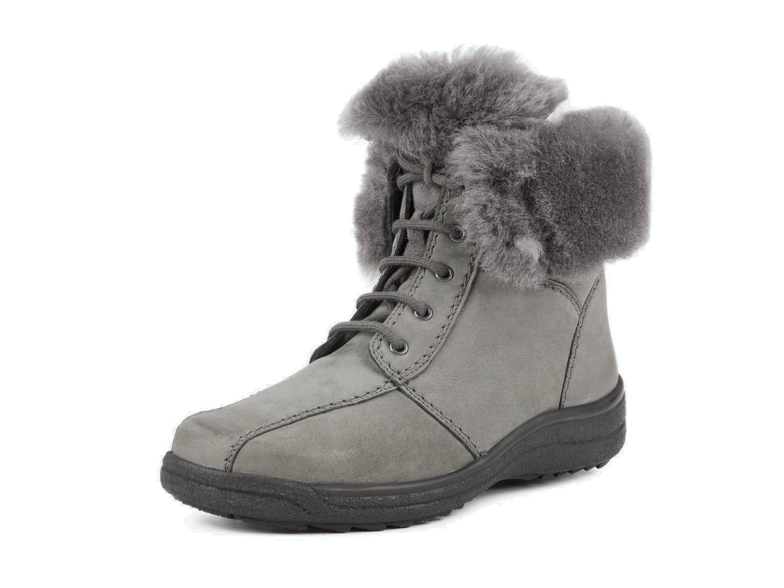 Graue SALLY Schuhe aus Nubuk DoubleFace, seitlich präsentiert auf einem neutralen Untergrund.