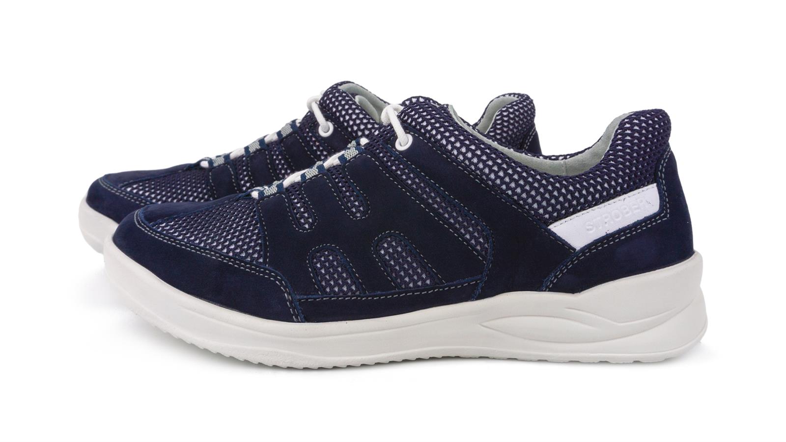 KOSIMA Schuhe aus Nubuk-Mesh in marine, seitlich auf einem hellen Hintergrund präsentiert. Bequeme und stilvolle Fußbekleidung.