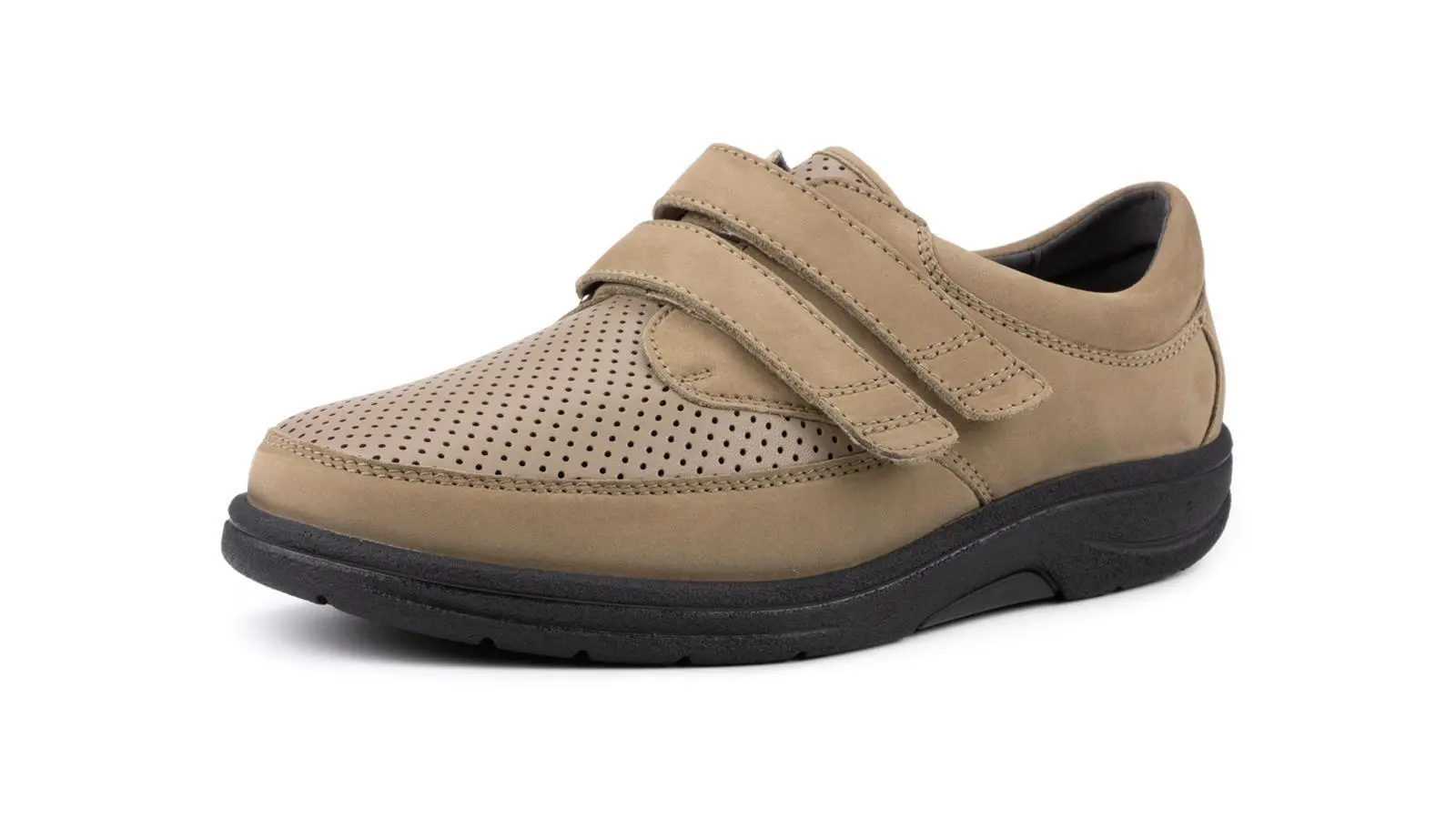 Der Schuh MARCELLO aus Nubuk-StretchNappa in stone steht auf einem weißen Hintergrund und zeigt seine elegante Form und Materialstruktur.